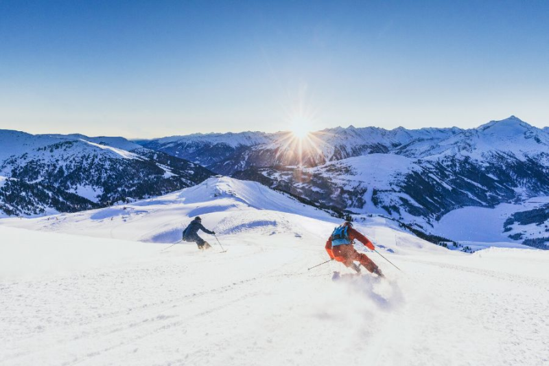 Skifahrer auf der Piste für Summit Travel in Gerlos