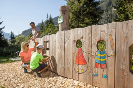 Kinder spielen im Abenteuerland in Gerlos