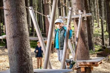 Kinder im Kletterwald in Gerlos